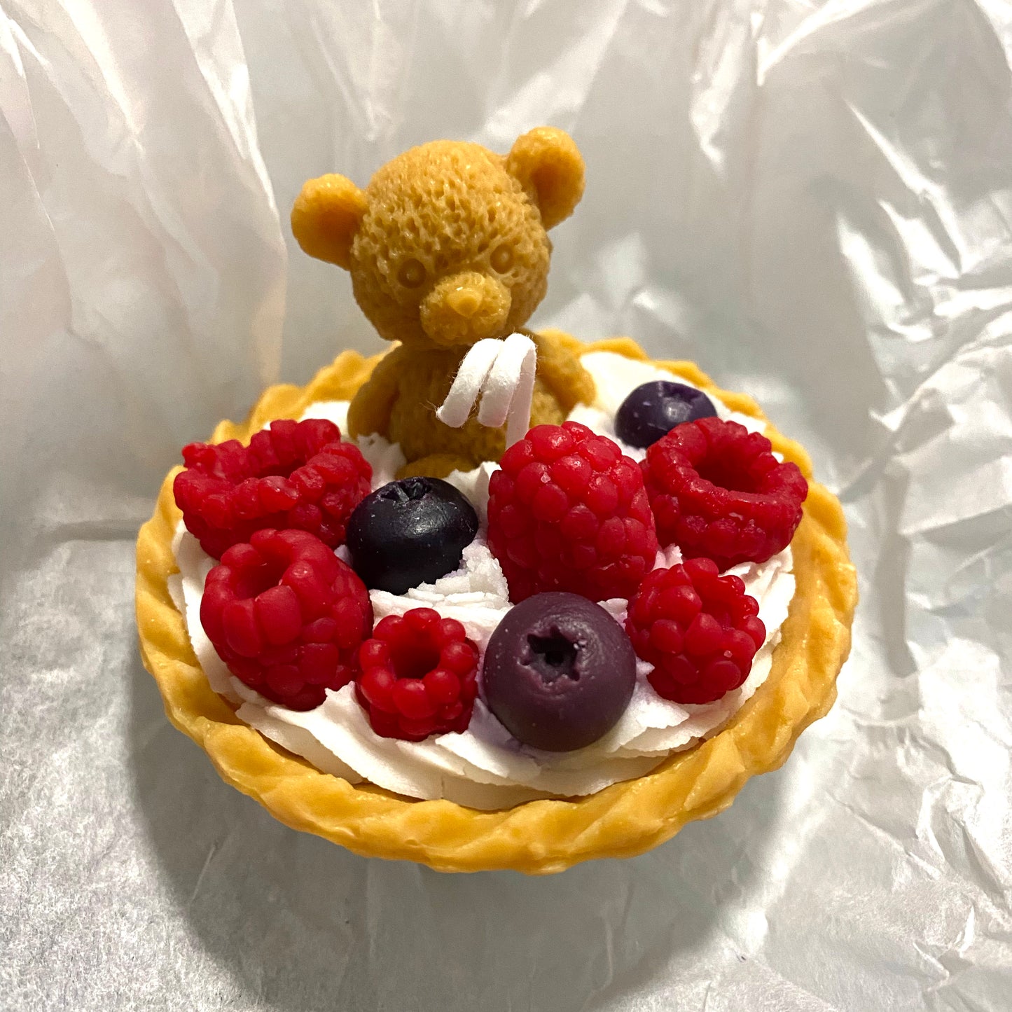 Törtchen Kerze mit Bärchen und Sahne