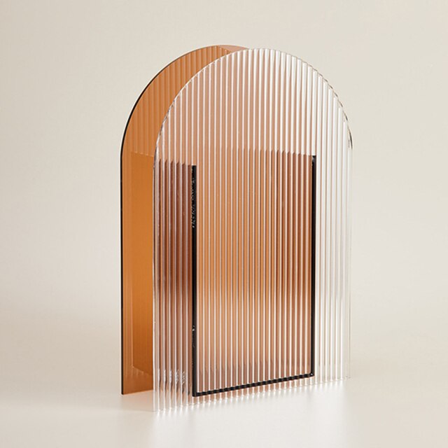 Acryl-Bulmenvase in minimalistischem Design