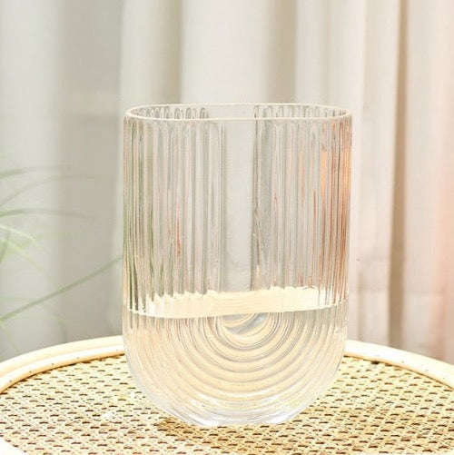 U-förmige Vase aus Glas für Blumen und zur Dekoration