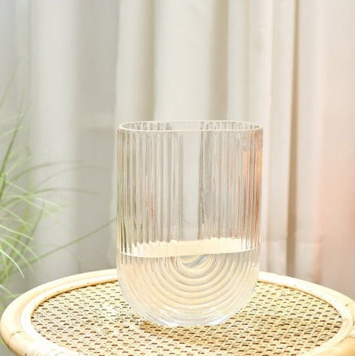U-förmige Vase aus Glas für Blumen und zur Dekoration